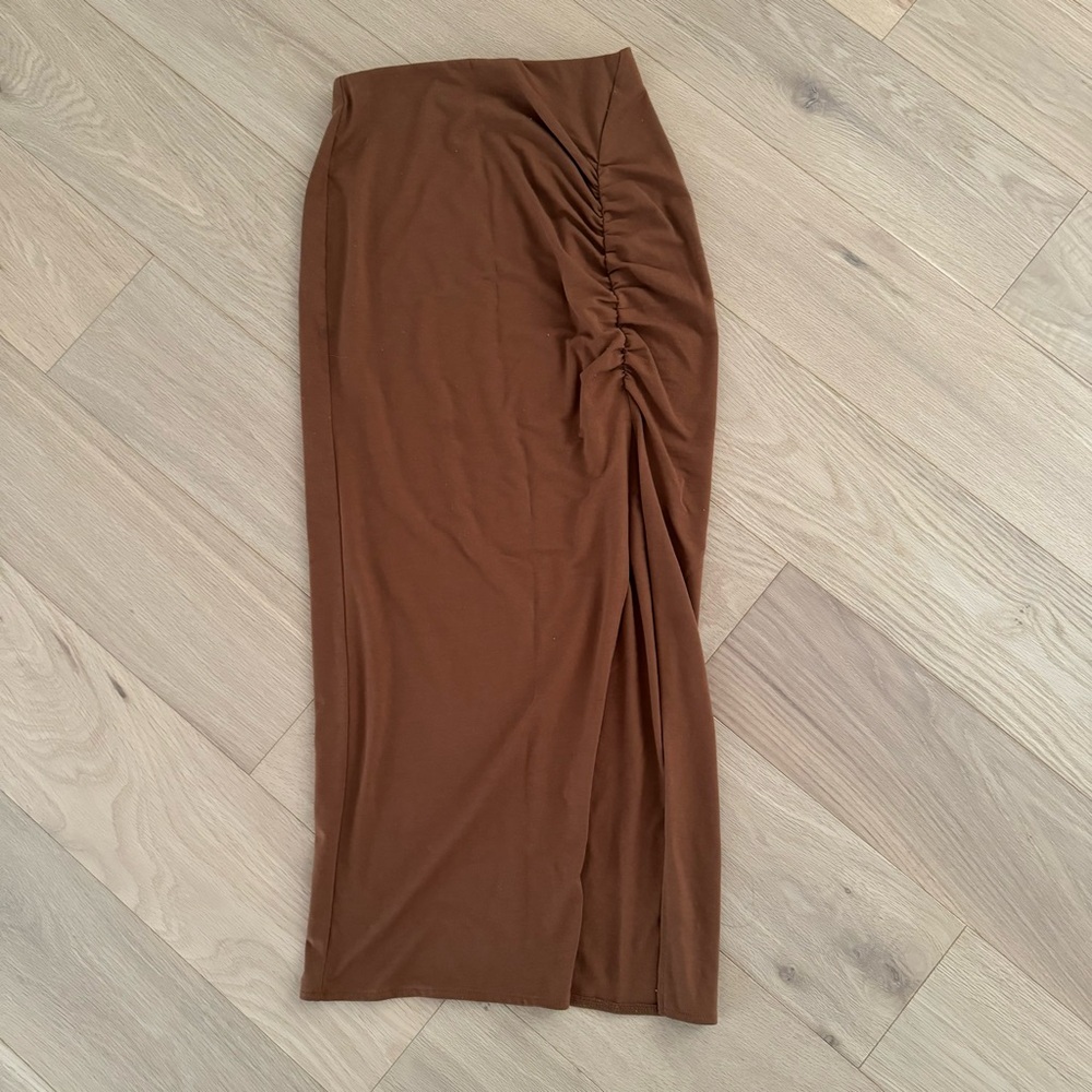 Open Edit midi skirt from Nordstrom. XXS. Stretchy. Flattering ruche and slit.